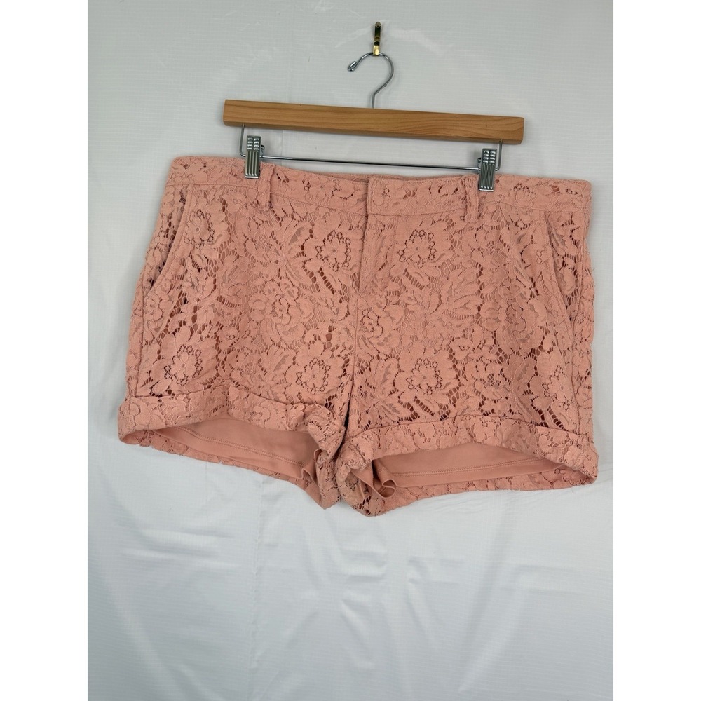 Torrid Peach Lace Shorts Size 16 Lined 3" Inseam Floral Cuffed‎